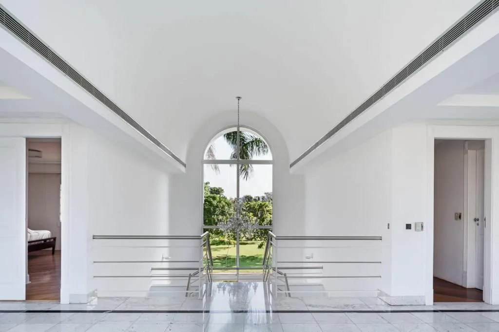 Integração indoor-outdoor — Casa 1200m² no Malibu