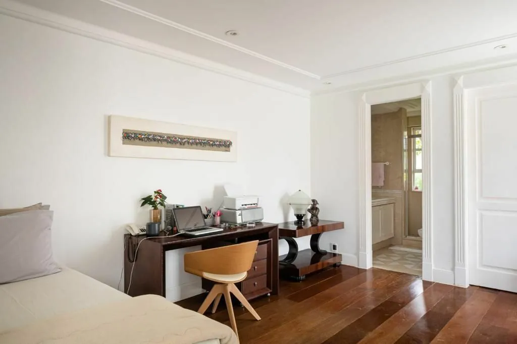 Banheiro suíte moderno de alto padrão na Casa Malibu